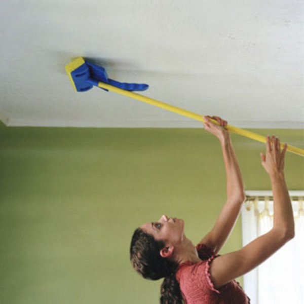 Чем мыть натяжные потолки глянцевые без разводов в фото