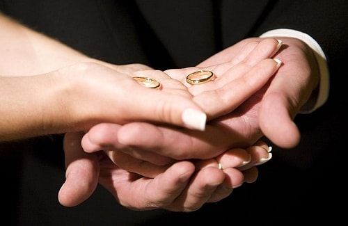 Где купить обручальные кольца из красного золота в Москве? в фото