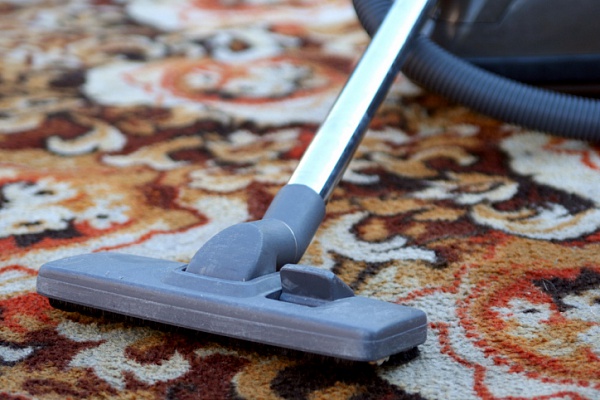 Чем и как почистить палас в домашних условиях в фото