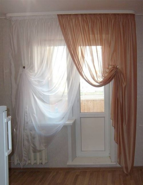 Как подобрать красивые занавески на дверь в фото