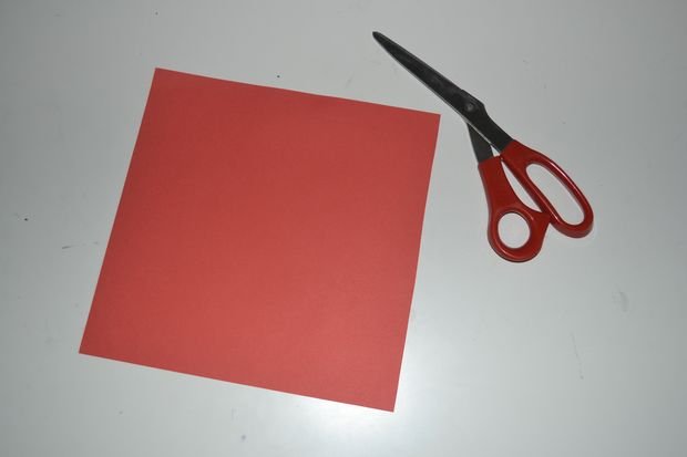 Закладка оригами в форме сердца в фото