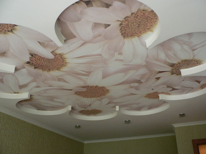 Как сделать красивый потолок: линкруст, жидкие обои, ткань в фото