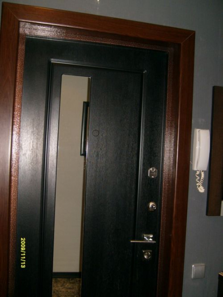 Отделка и обивка входной двери: фото варианты в фото