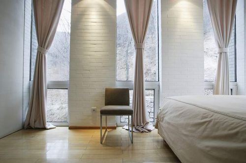 Как выбрать красивый дизайн штор для спальни в фото