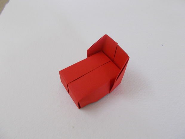 Кровать для кукол в технике оригами в фото