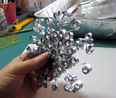 Квиллинг — металлическая снежинка в фото