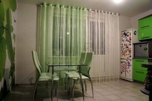 Подбираем дизайн зеленых штор на кухню в фото