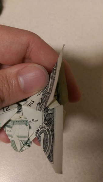 Бабочка из денег в технике оригами в фото