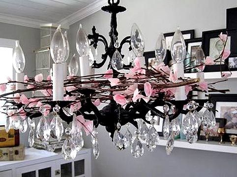 Декорирование стола в черно-розовой гамме в фото