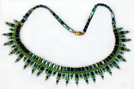 Схема плетения из бисера ожерелья «Зелень» в фото