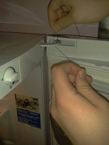 Не закрывается дверь холодильника: почему и что делать? в фото