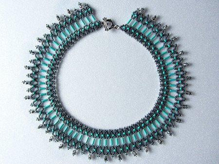 Схема плетения из бисера ожерелья «Зеленый остров» в фото