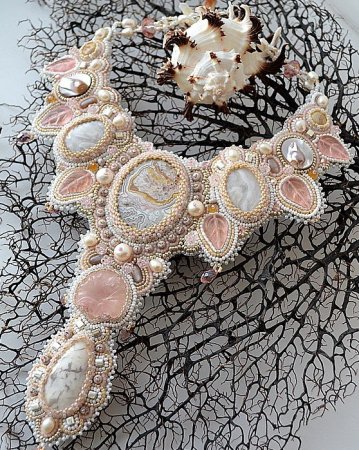 Красивые вышитые бисером украшения от Nataly Uhrin в фото