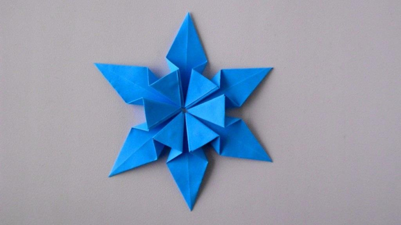 Оригами 3 Снежинки из бумаги в фото