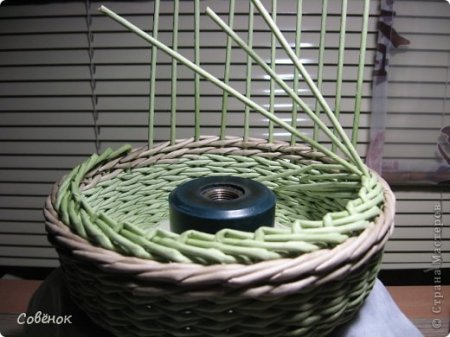 Плетение из газет для начинающих: шкатулка круглой формы в фото