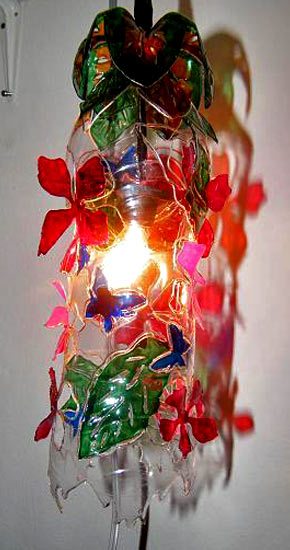 Интересные поделки из пластиковых бутылок — самодельная люстра в фото
