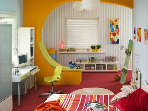 «Настенный» диван в комнате подростка в фото