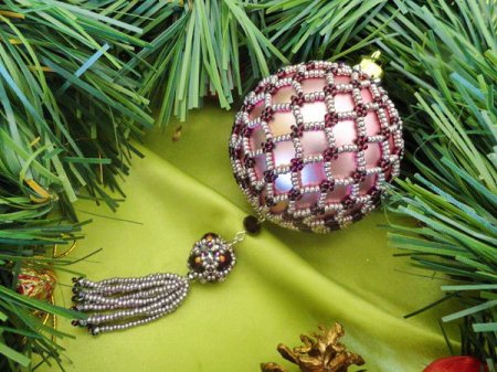 Идеи плетения из бисера рождественских шаров от Самосудовой Анны в фото