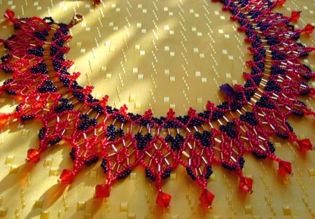 Схема плетения из бисера ожерелья «Red Heat» в фото