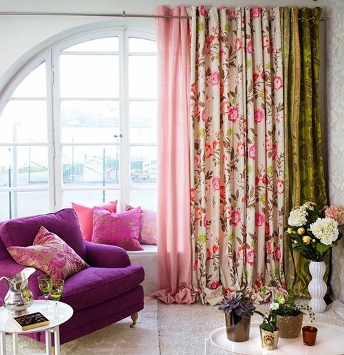 Оформляем окна шторой с цветочным принтом в фото