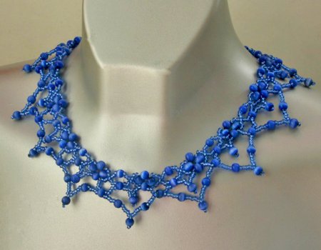 Схема плетения из бисера ожерелья «Electric Blue» в фото
