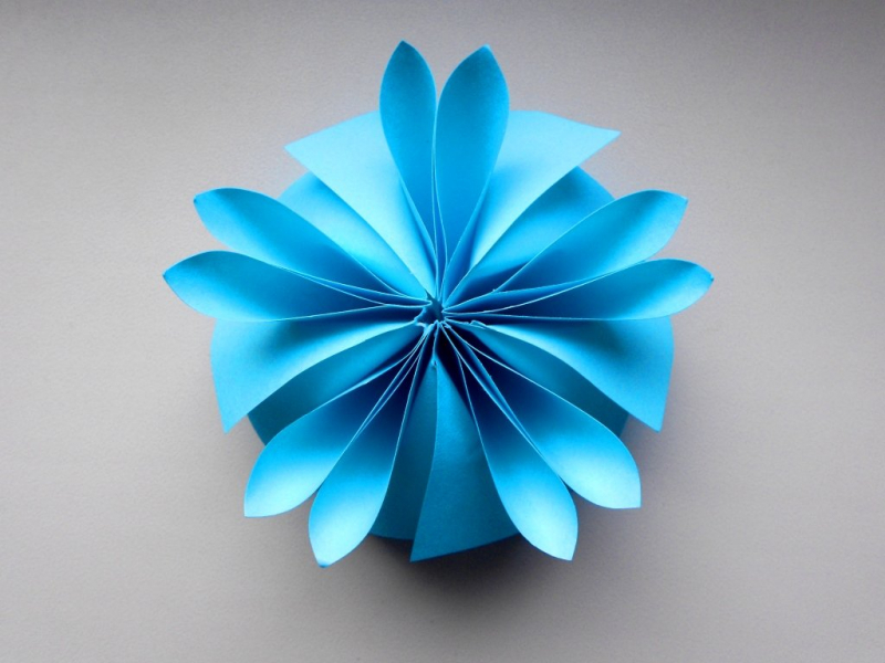 Цветок из бумаги оригами в фото
