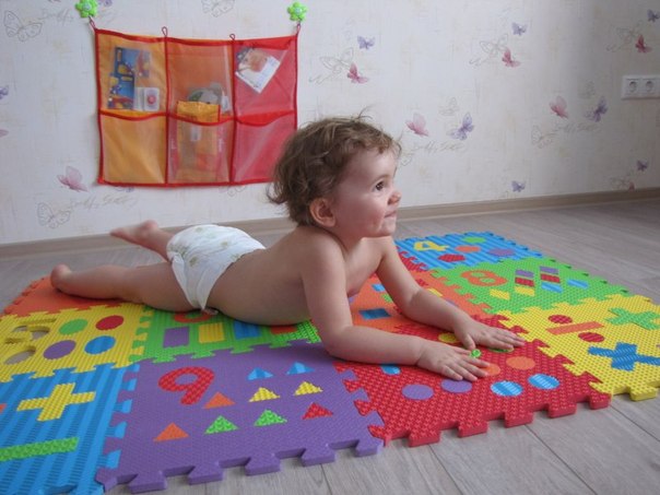 Описание и выбор коврика для ползания ребенка в фото