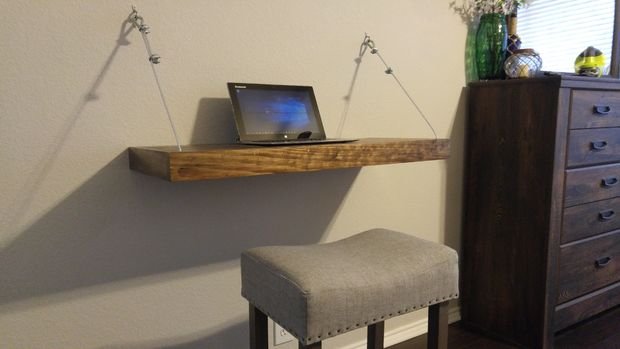 Подвесной столик для ноутбука в фото