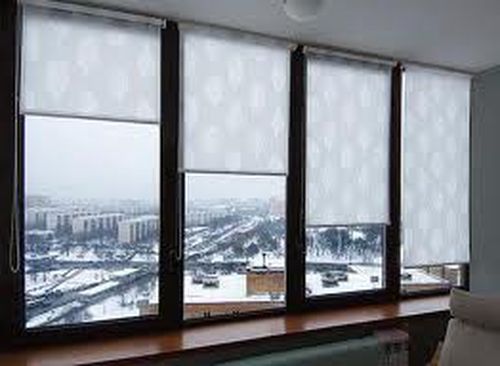 Как выбрать рулонные шторы на пластиковые окна в фото