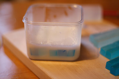 Мыло своими руками — Голубые окошечки в фото