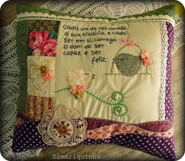 Идеи подушек из лоскутков от Micheline Matos в фото