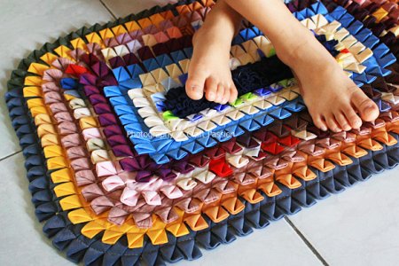 Лоскутные коврики своими руками: мини мастер класс по шитью в фото