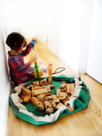 Идея для детской комнаты — пэчворк “Swoop” в фото
