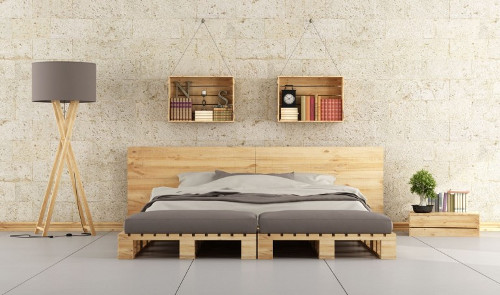 Мебель из деревянных паллет: оригинальные полки и столы из ящиков в фото
