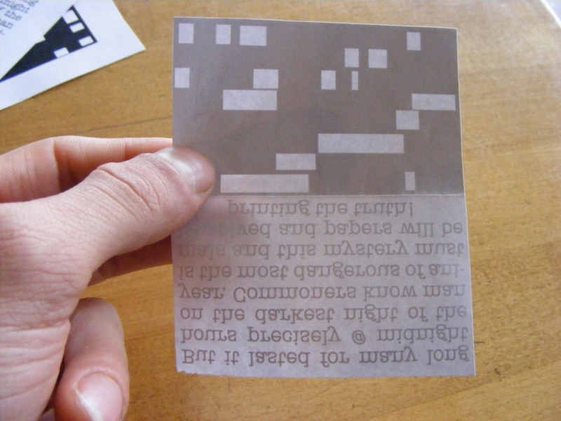 Шифровальная визитка с матричным кодом в фото