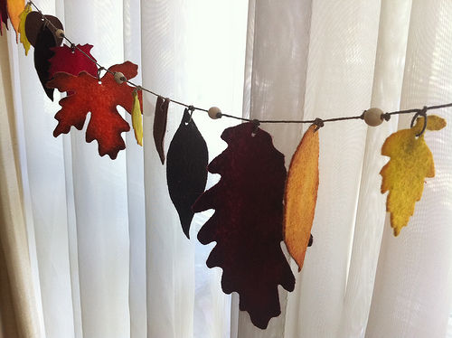 Осенняя гирлянда из ткани в фото