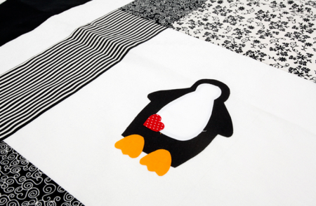 Детское лоскутное одеяло своими руками для начинающих с пингвином в фото