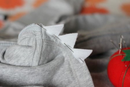 Украшение детской кофточки с капюшоном: мастер класс по шитью в фото