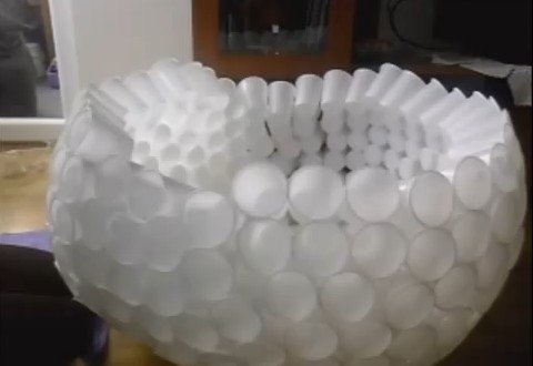 Снеговик из пластиковых стакончиков своими руками в фото