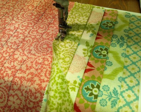 Мастер-класс по шитью разноцветной пэчворк подушки в фото