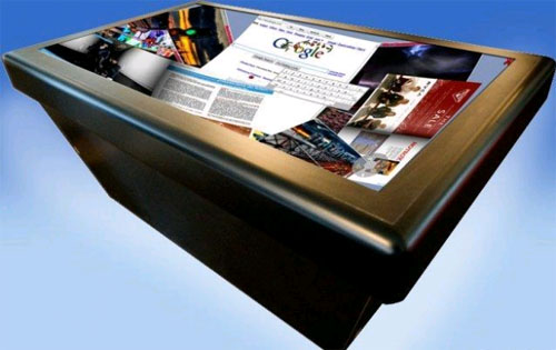 Журнальный столик с сенсорным экраном в фото