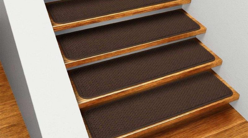Накладки для ступеней лестницы: критерии выбора и способы укладки ковролина в фото