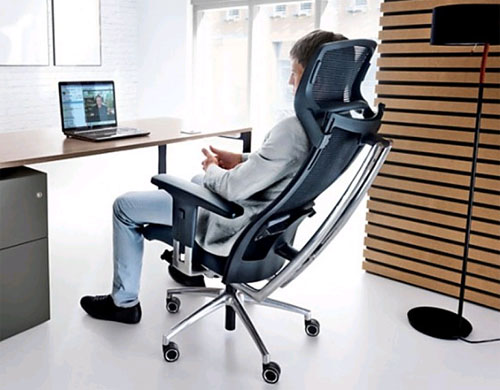 Выбираем офисное кресло: эргономика — залог комфорта в фото