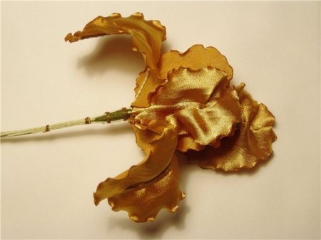 Как сделать цветок ириса из стрейч-атласа: мастер класс в фото