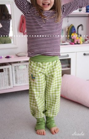 Детские штанишки для дома: мастер класс по шитью штанов для девочки в фото