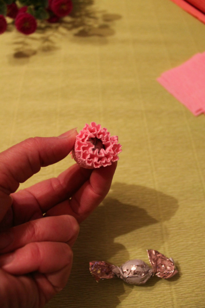 Свит-дизайн для начинающих: мастер-класс букета из конфет с видео в фото