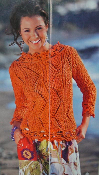 Красивый пуловер с ажурным узором в фото