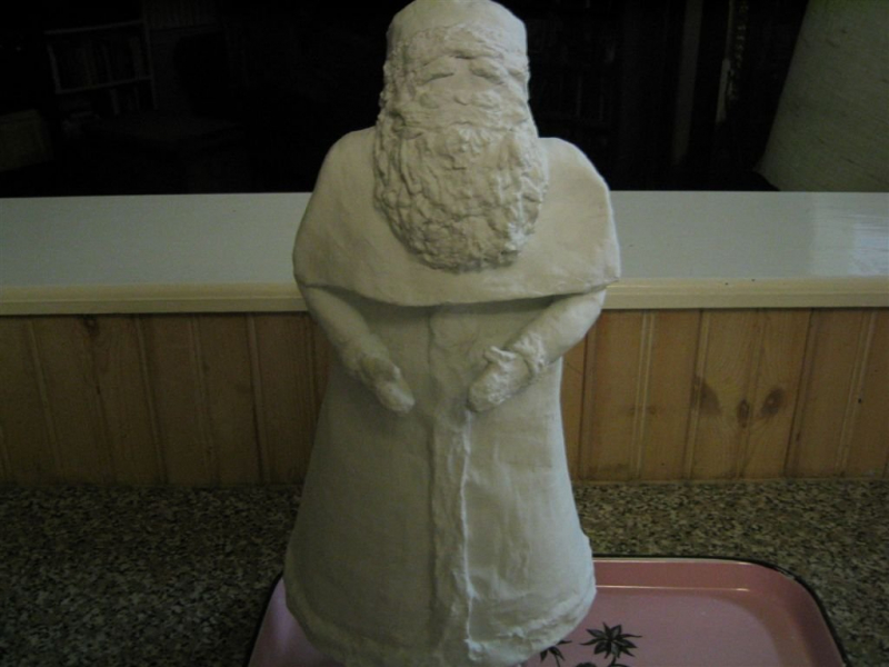 Дед Мороз в технике папье-маше в фото