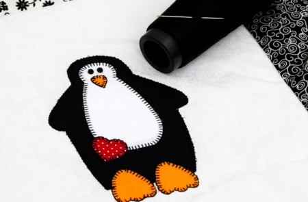 Детское лоскутное одеяло своими руками для начинающих с пингвином в фото