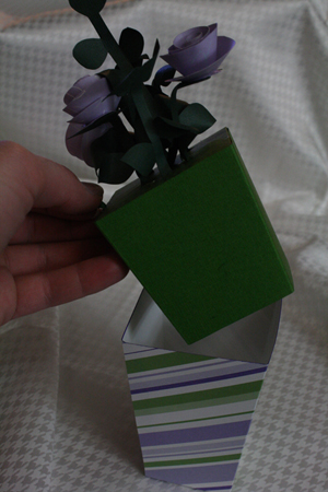 Цветочный вазон из бумаги в фото